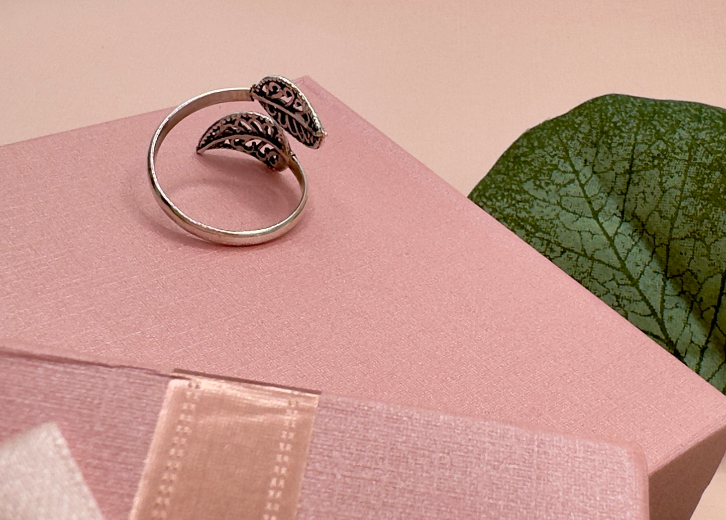 Ring- Leafs